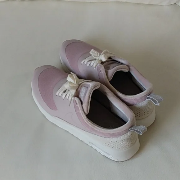 Nike running shoes sz 8 - Picture 1 of 6